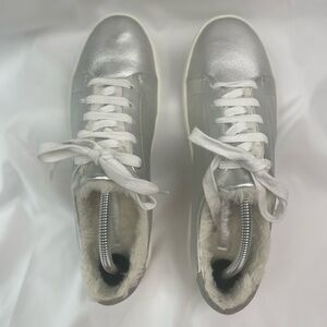 Banana Republic Faux Fur Trimm Casual Athleisure Silver Sz 9.5 Lace Up Sneakers